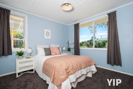 Photo of property in 8 Link Road, Newlands, Wellington, 6037