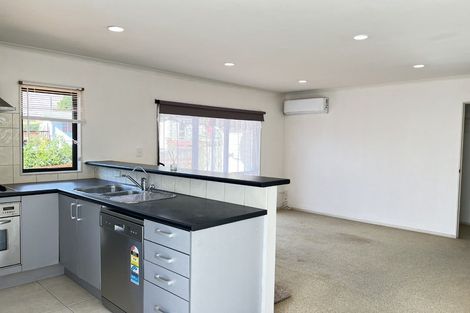 Photo of property in 43 Blease Street, New Lynn, Auckland, 0600