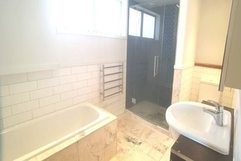Photo of property in 17 Bert Wilson Place, Cockle Bay, Auckland, 2014