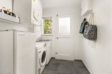 Photo of property in 58 Homewood Crescent, Karori, Wellington, 6012