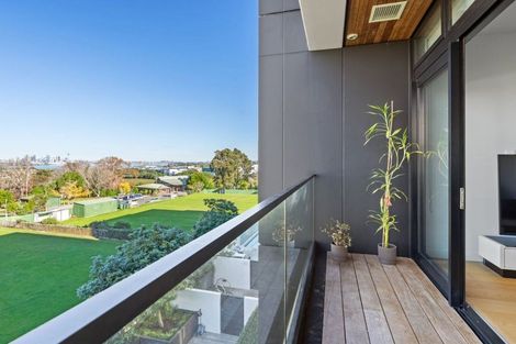 Photo of property in Frank Sargeson Apts, 207/74 Anzac Street, Takapuna, Auckland, 0622