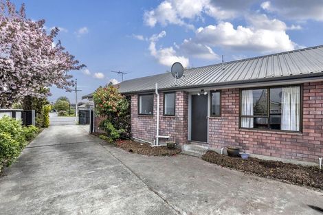 Photo of property in 68 Main North Road, Woodend, 7610
