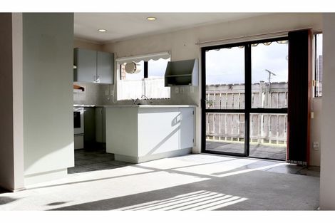 Photo of property in 2/56 Larnoch Road, Henderson, Auckland, 0610