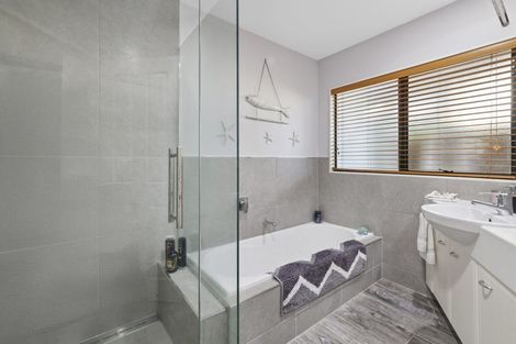 Photo of property in 101a Arran Road, Browns Bay, Auckland, 0630