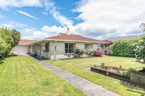 Photo of property in 42 Rewarewa Crescent, Waikanae, 5036