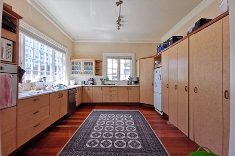 Photo of property in 23 Portland Crescent, Thorndon, Wellington, 6011