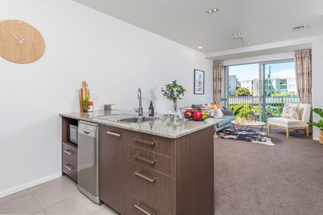 Photo of property in Shoal Haven Apartments, 305a/130 Anzac Street, Takapuna, Auckland, 0622