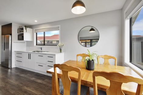 Photo of property in 6 Oakley Crescent, Hornby, Christchurch, 8042