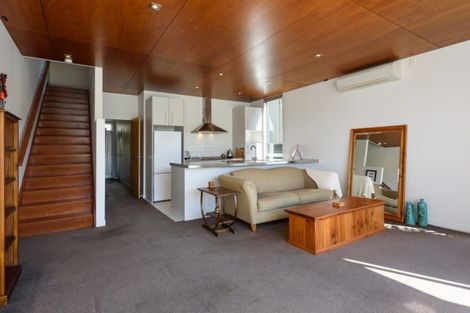 Photo of property in 10/3 Severn Street, Island Bay, Wellington, 6023