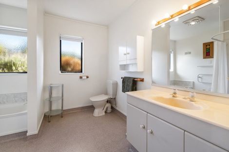 Photo of property in 3 Hau Whiti Place, Kimbolton, 4774