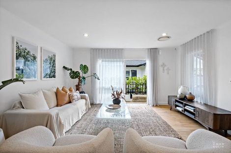 Photo of property in 82e Verbena Road, Birkdale, Auckland, 0626
