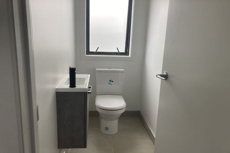 Photo of property in 4/60 Hayfield Way, Karaka, Papakura, 2580