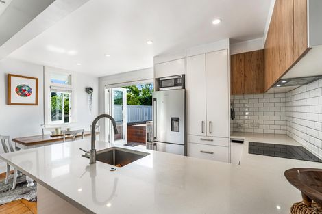 Photo of property in 61 Miro Street, New Lynn, Auckland, 0600