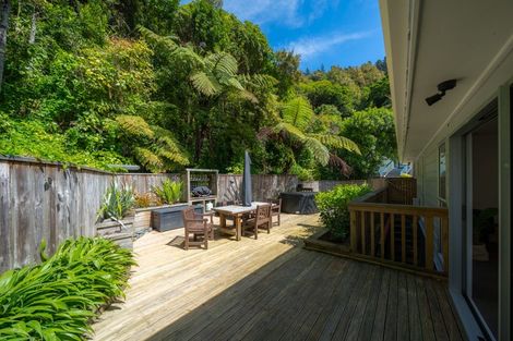 Photo of property in 20 Westhaven Drive, Tawa, Wellington, 5028