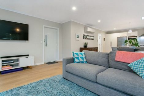 Photo of property in 28c Hamilton Road, Cambridge, 3434