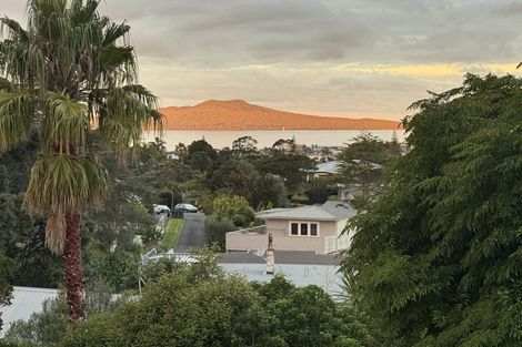 Photo of property in 84 Parr Terrace, Castor Bay, Auckland, 0620