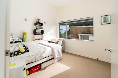 Photo of property in 37 Tiketike Way, Brooklyn, Wellington, 6021