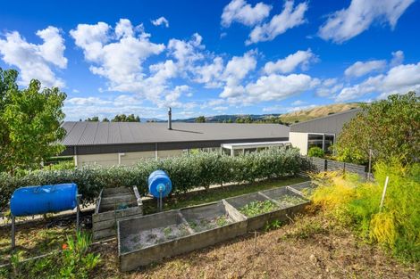 Photo of property in 17 Oram Drive, Turitea, Palmerston North, 4472