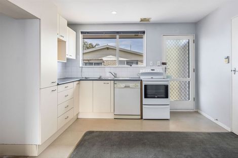 Photo of property in 15 Chipping Lane, Redwood, Christchurch, 8051