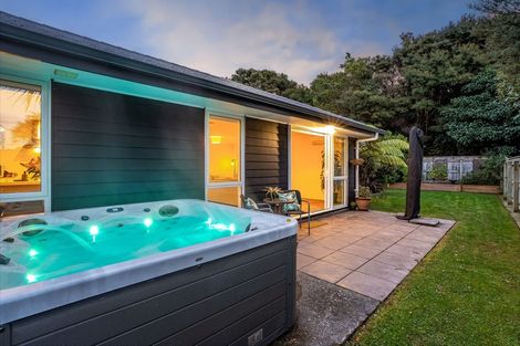 Photo of property in 1 Banks Boulevard, Whitby, Porirua, 5024