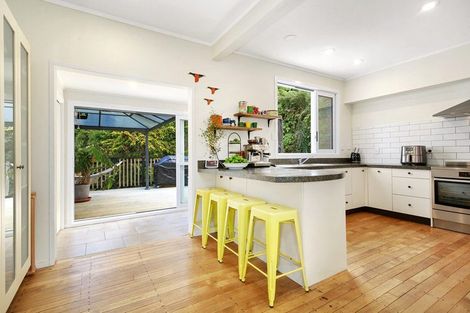 Photo of property in 6 Thomas Hook Street, Tawa, Wellington, 5028