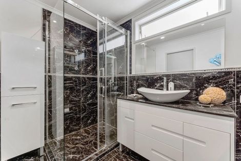 Photo of property in 12 Quo Vadis Place, Red Beach, 0932