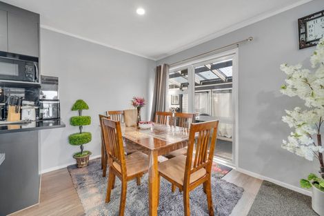 Photo of property in 7 Frobisher Way, Clendon Park, Auckland, 2103