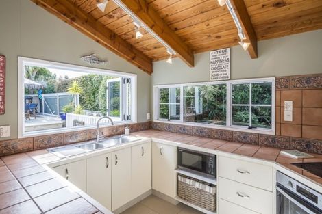 Photo of property in 21 Puriri Road, Waikanae, 5036