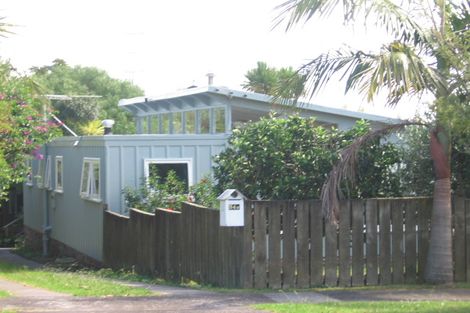 Photo of property in 34 Queen Mary Avenue, New Lynn, Auckland, 0600