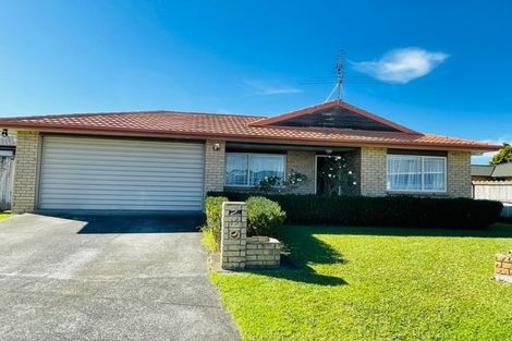 Photo of property in 15 Newbegin Place, Weymouth, Auckland, 2103