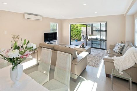 Photo of property in 1 Lorenzo Way, Flat Bush, Auckland, 2016