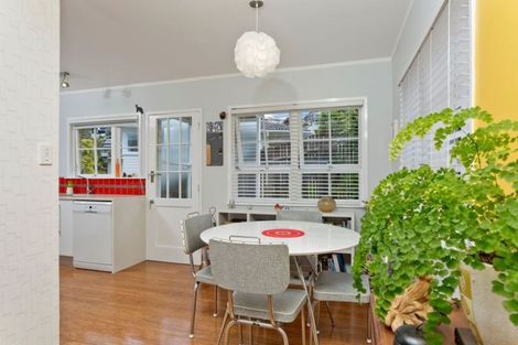 Photo of property in 2/28 Sovereign Place, Glenfield, Auckland, 0629