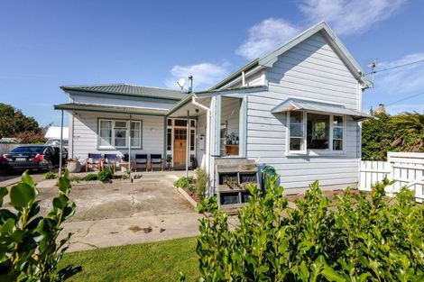 Photo of property in 28 Fox Street, Woodville, 4920