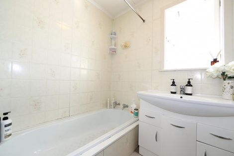 Photo of property in 73 Middle Road, Havelock North, 4130