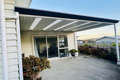 Photo of property in 8 Antigua Way, Grenada Village, Wellington, 6037