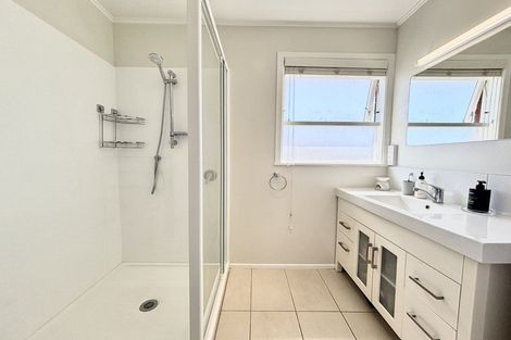 Photo of property in 31 School Road, Te Atatu South, Auckland, 0610