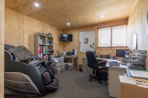 Photo of property in 1 Elm Place, Waipukurau, 4284