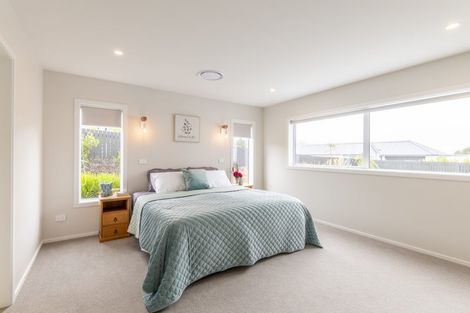 Photo of property in 16 Prestbury Grove, Churton Park, Wellington, 6037