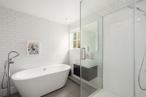 Photo of property in 18 Farm Road, Northland, Wellington, 6012