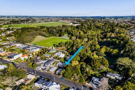 Photo of property in 4/1 Gilbert Street, New Plymouth, 4310