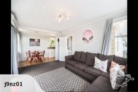 Photo of property in 3/10 Coroglen Avenue, Birkenhead, Auckland, 0626