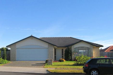 Photo of property in 3 Newbliss Crescent, East Tamaki Heights, Auckland, 2016