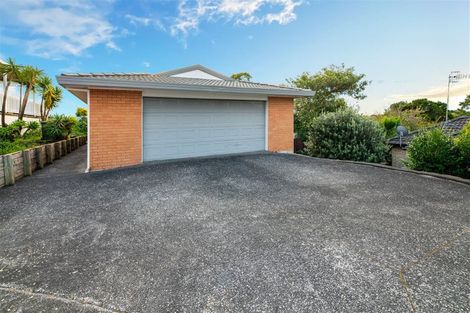 Photo of property in 35e Edmonton Road, Henderson, Auckland, 0612