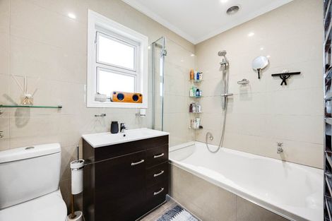Photo of property in 16 Paton Avenue, Te Atatu South, Auckland, 0610