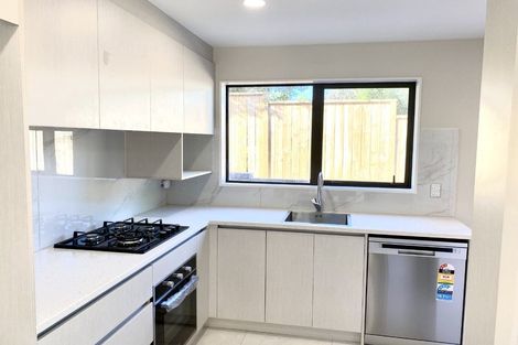 Photo of property in 2/36 Santiago Crescent, Unsworth Heights, Auckland, 0632