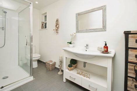 Photo of property in 63 Forrest Hill Road, Milford, Auckland, 0620