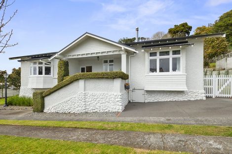Photo of property in 70 Morley Street, New Plymouth, 4310