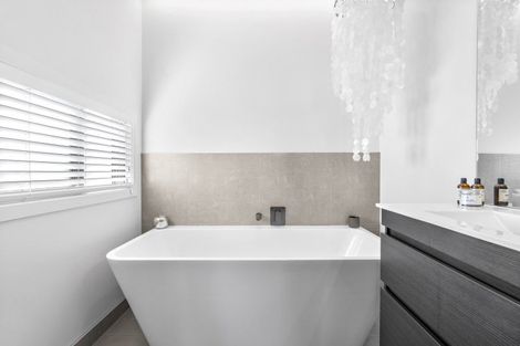Photo of property in 8/17 Victoria Road, Mount Maunganui, 3116