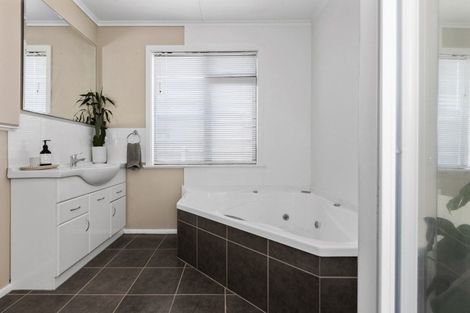 Photo of property in 86a King Street, Taradale, Napier, 4112