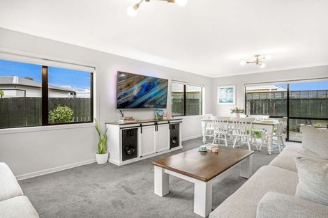 Photo of property in 34 Dahlstrom Grove, Kelvin Grove, Palmerston North, 4414